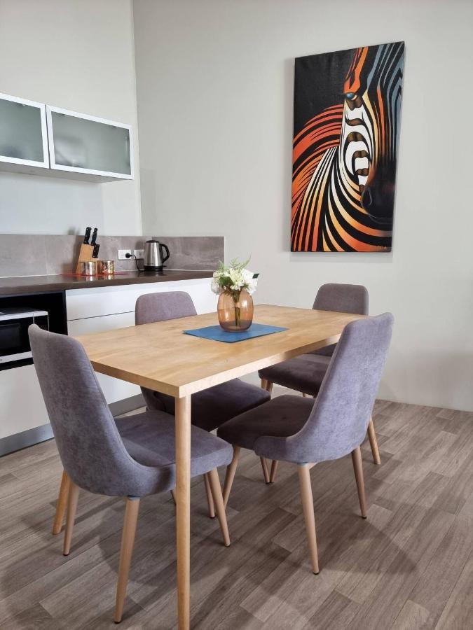 Waverley D-one Bedroom Wifi Available Apartment *