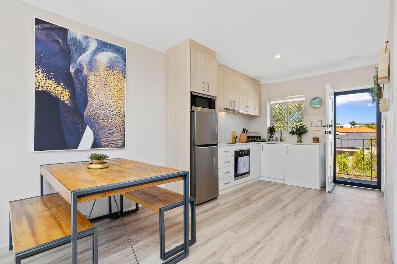 12 Calming Coral Beautiful 2brm Apartment