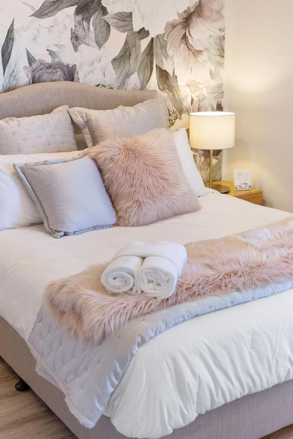 Apartment 12 Calming Coral Beautiful 2brm Perth