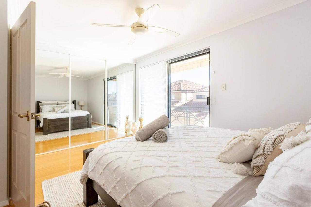 The Scarborough House - Walk To The Beach! Apartment