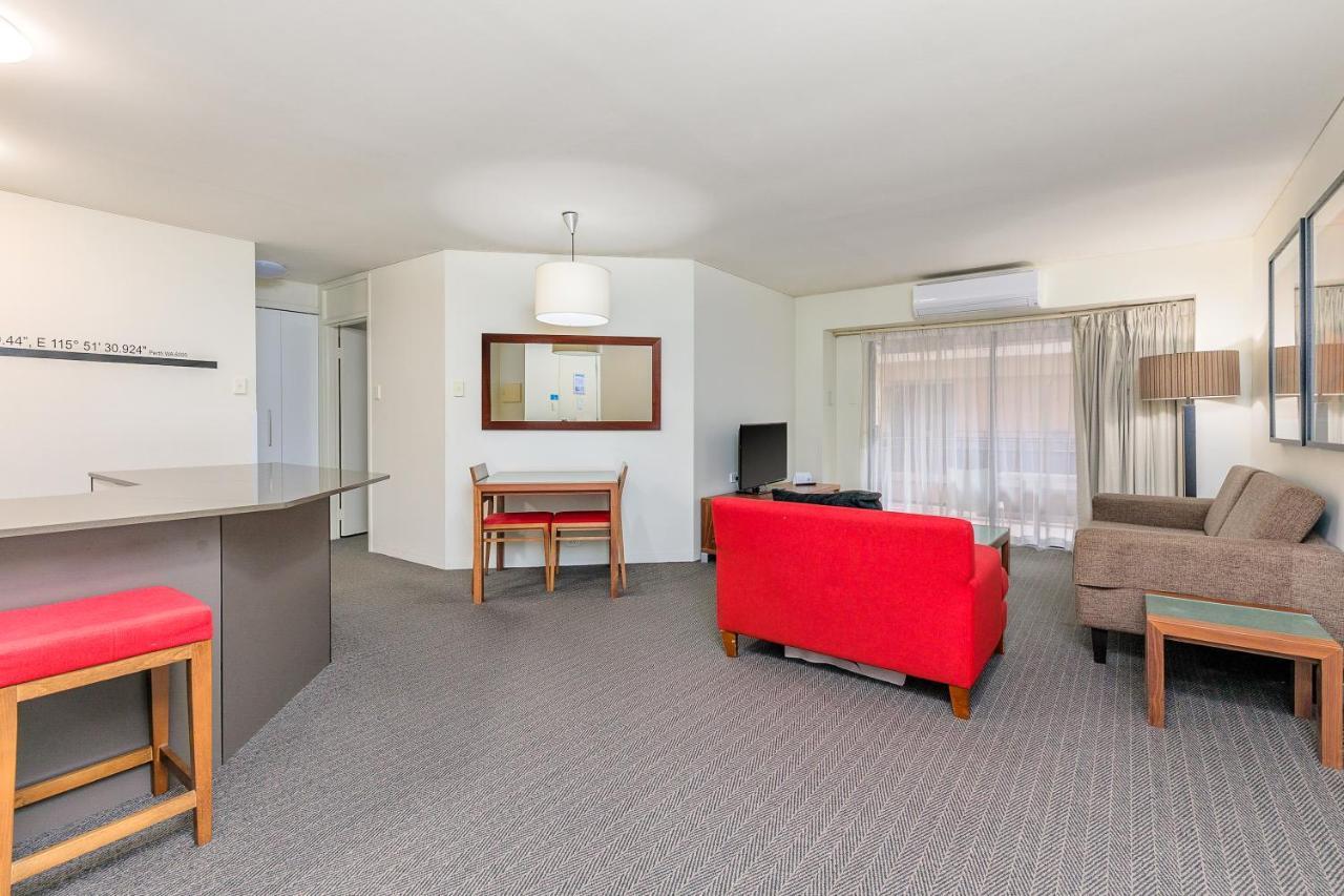 Aparthotel Suites *