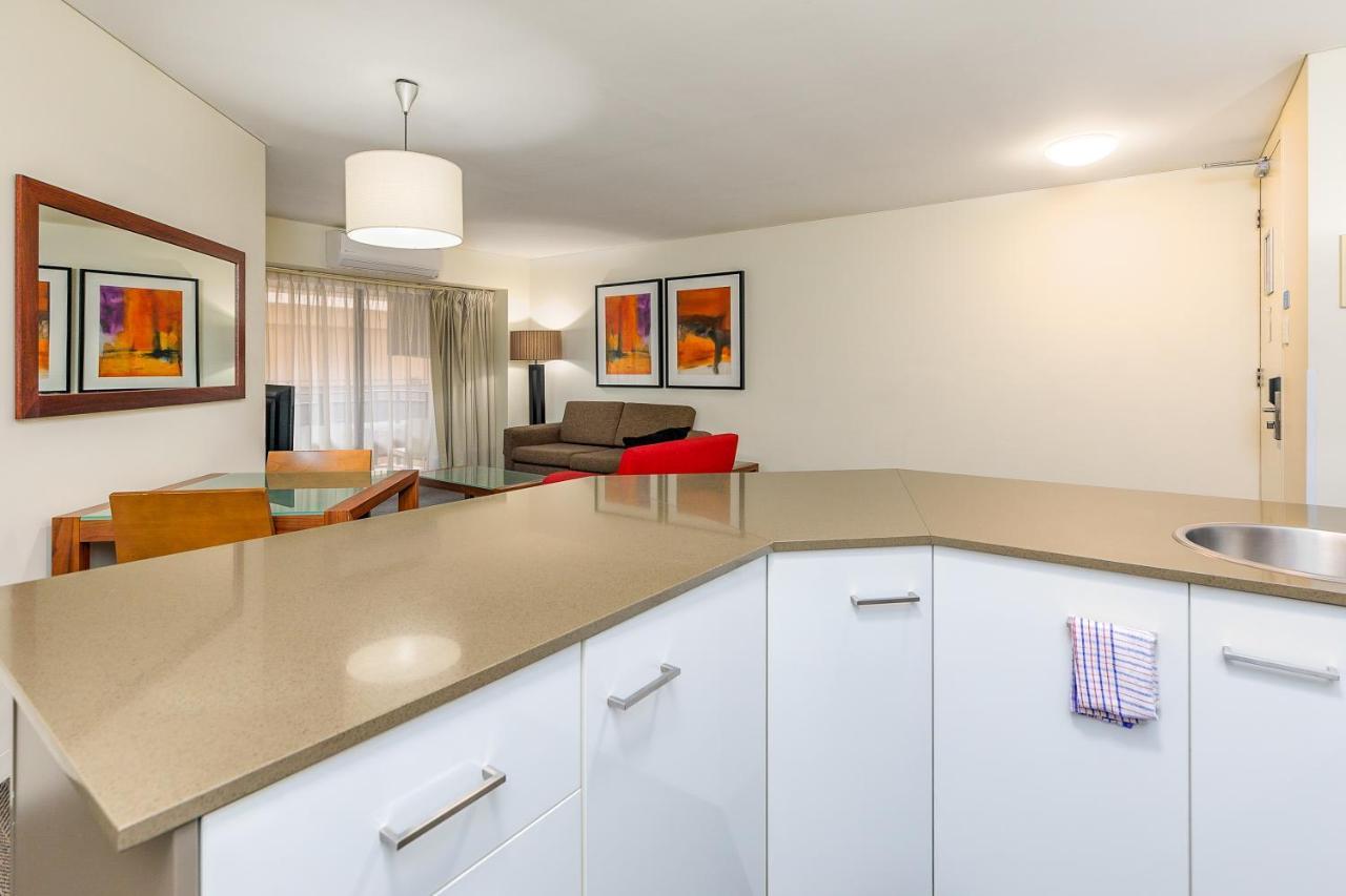 Suites Aparthotel *