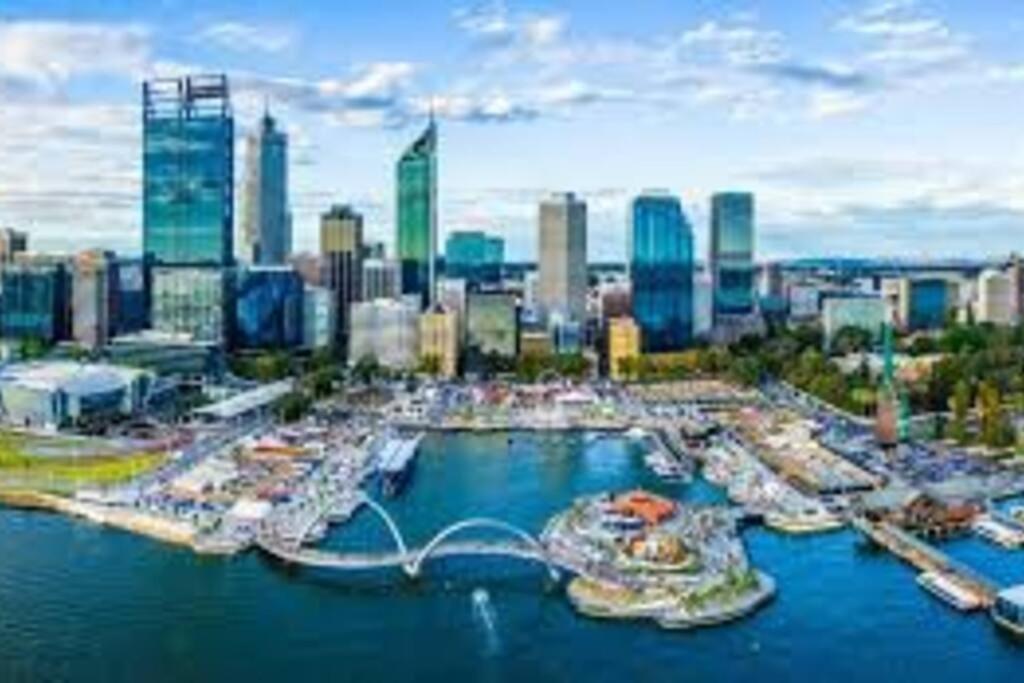 In The 1b1b Pool And View Apartment Perth