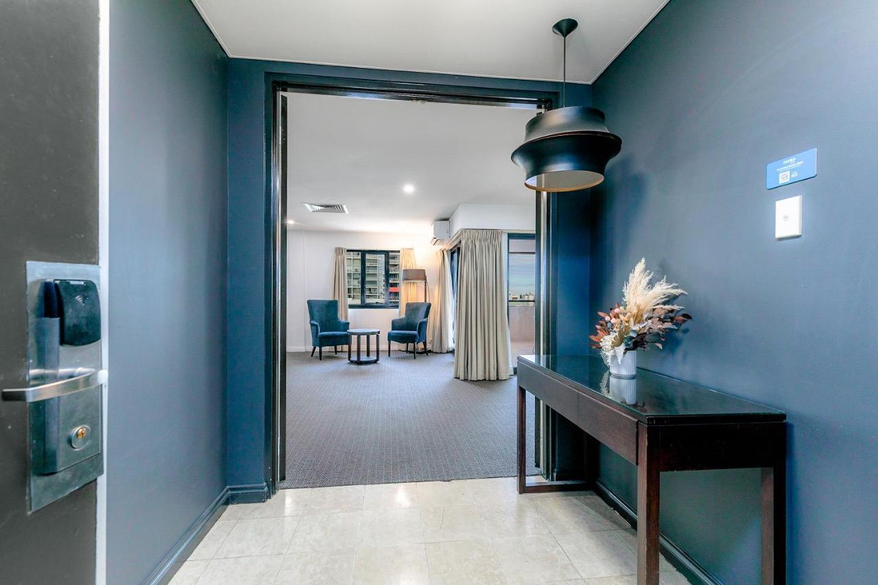 Aparthotel Suites *