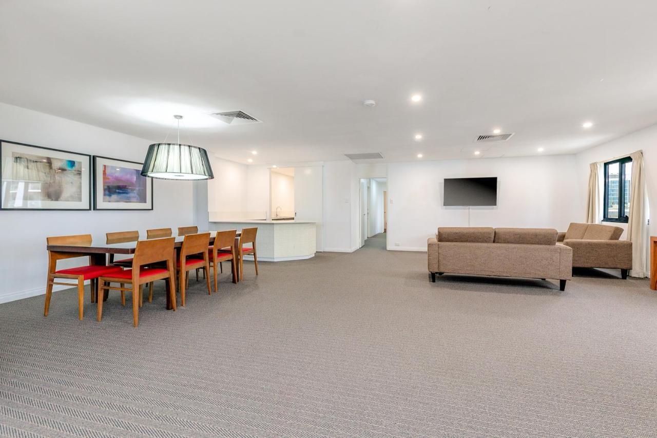 Aparthotel Suites *