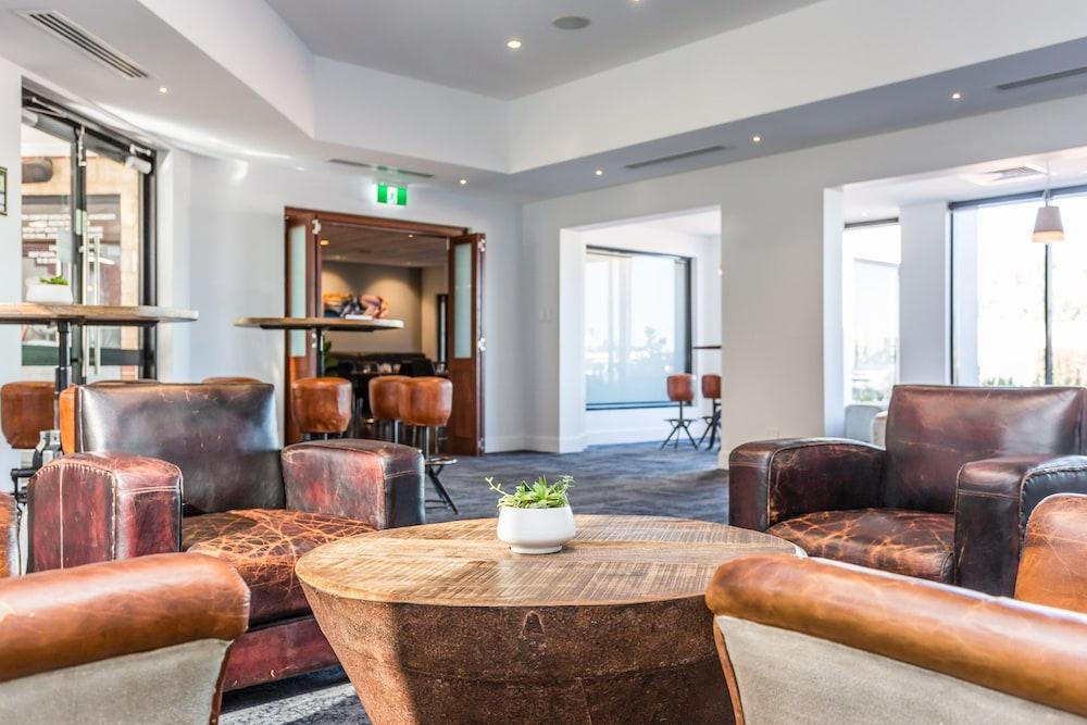 Country Comfort Aparthotel 4*