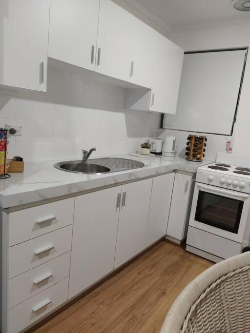 Apartment Simply Delightful Unit Close To Cbd And *