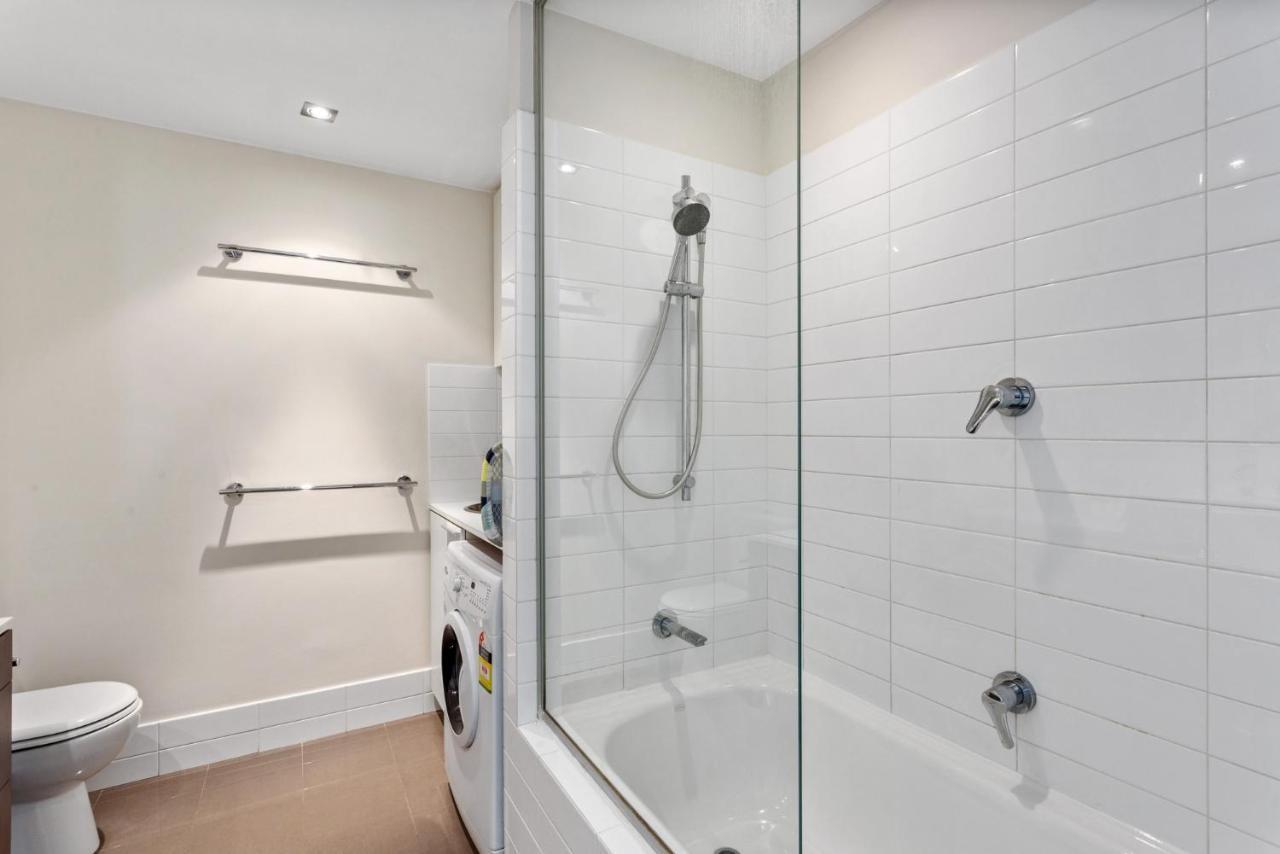 Bright 3bdrm Skyline Views Large Balcony Apartment Perth