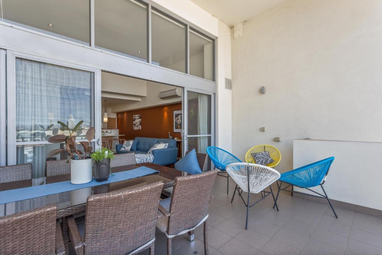 Bright 3bdrm Skyline Views Large Balcony *