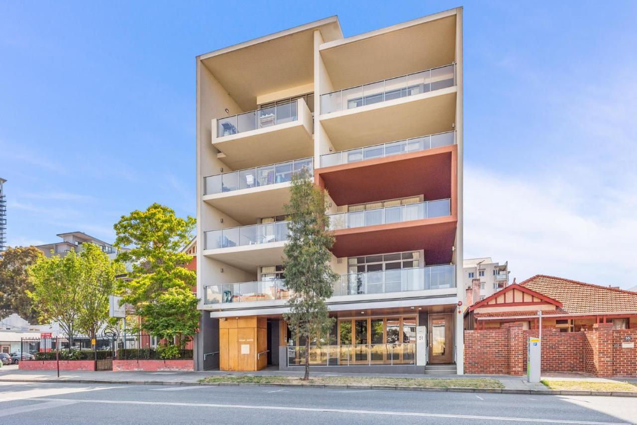 Bright 3bdrm Skyline Views Large Balcony * Perth