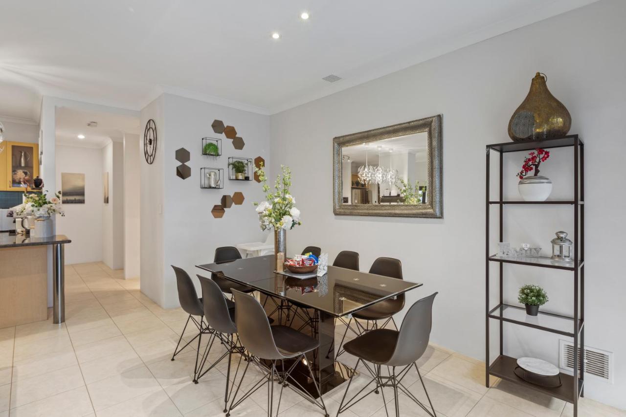 Holiday home 13 Family In Morley Sleeps 8 Comfortably Perth