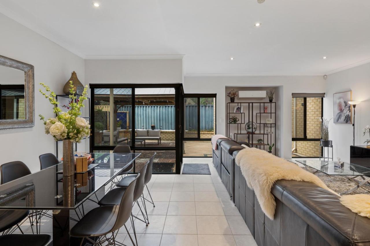 13 Family In Morley Sleeps 8 Comfortably