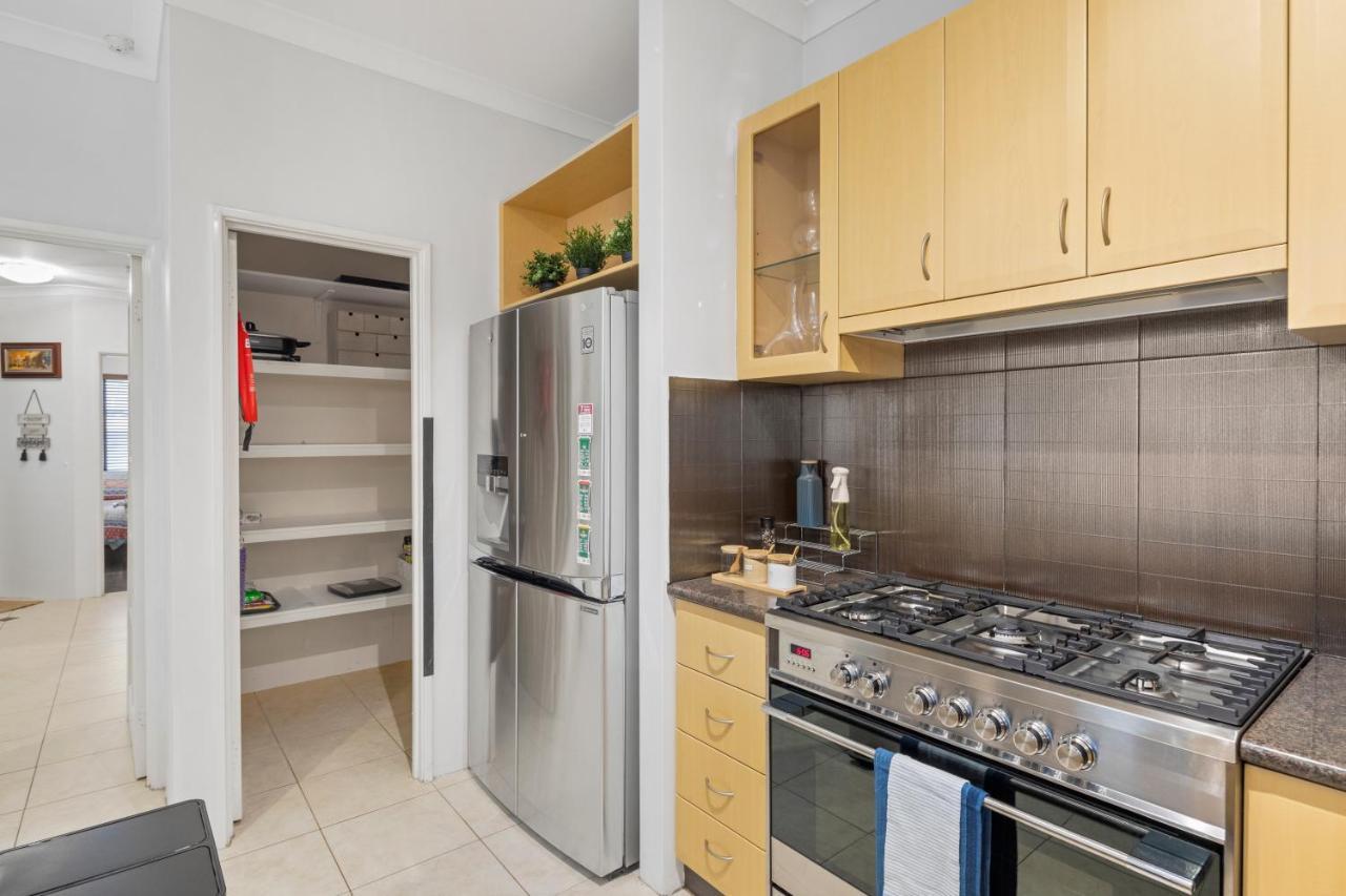 13 Family In Morley Sleeps 8 Comfortably Perth