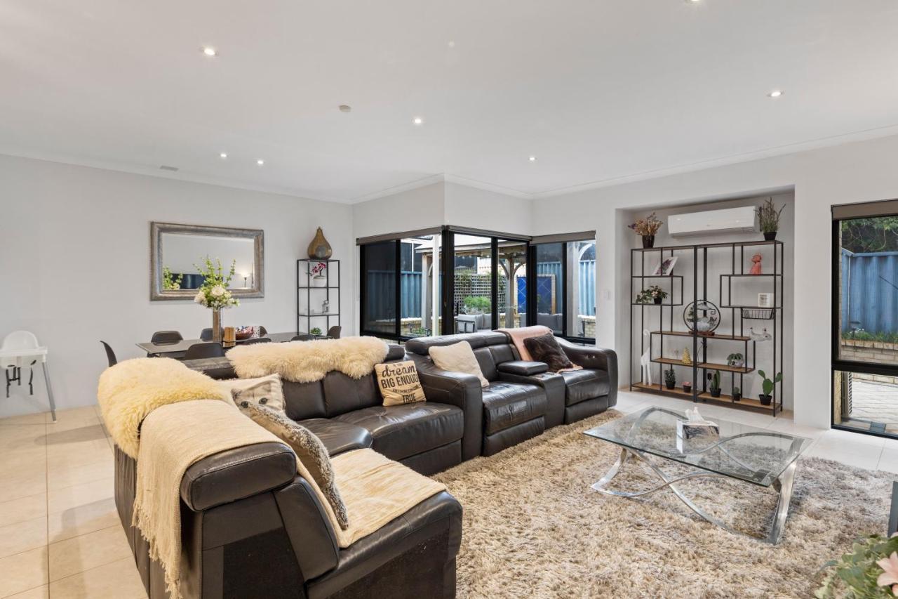 13 Family In Morley Sleeps 8 Comfortably