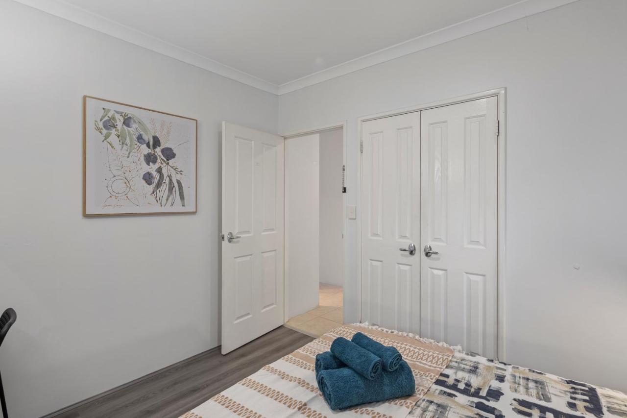 13 Family In Morley Sleeps 8 Comfortably *