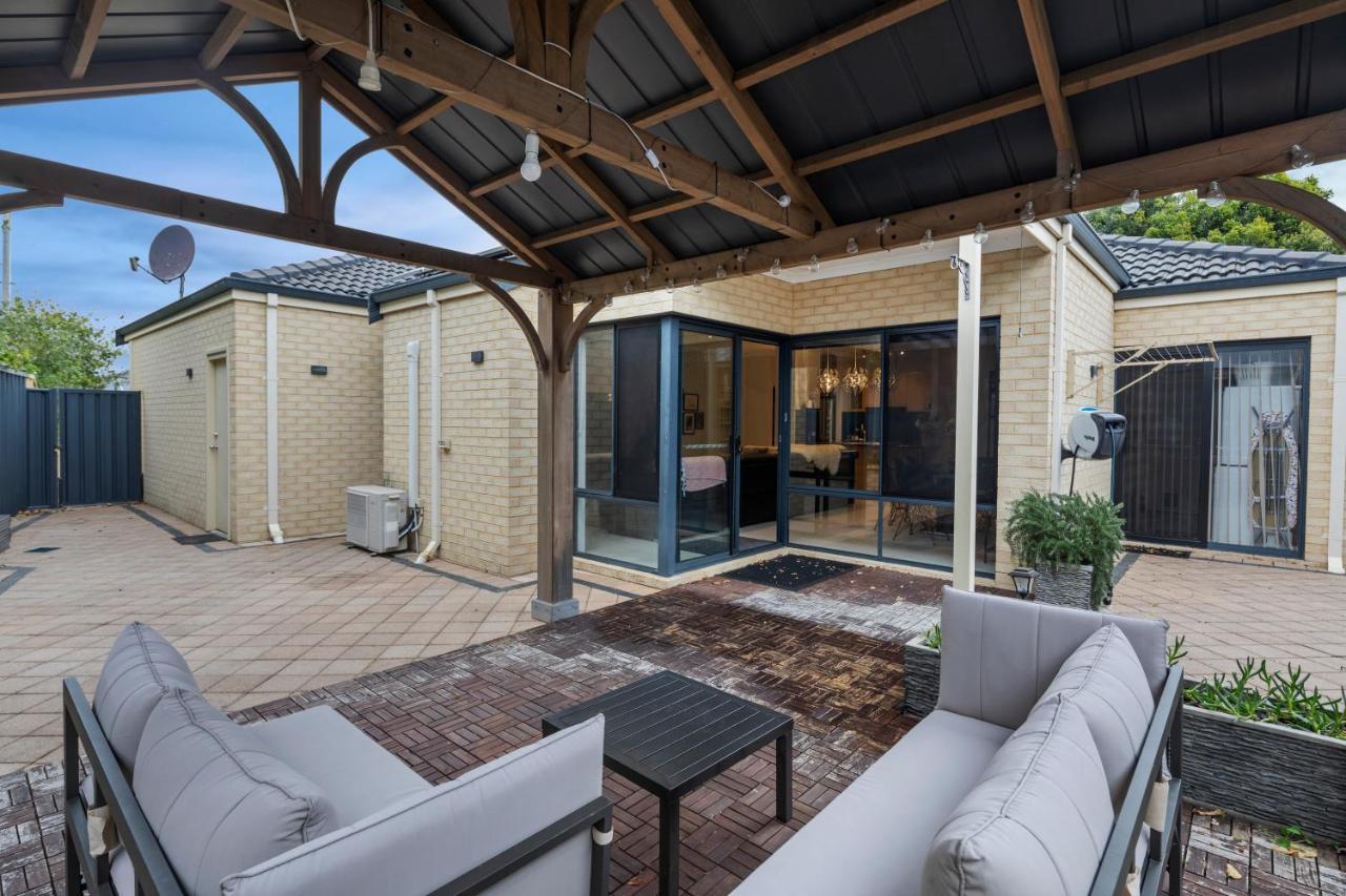13 Family In Morley Sleeps 8 Comfortably Holiday home *