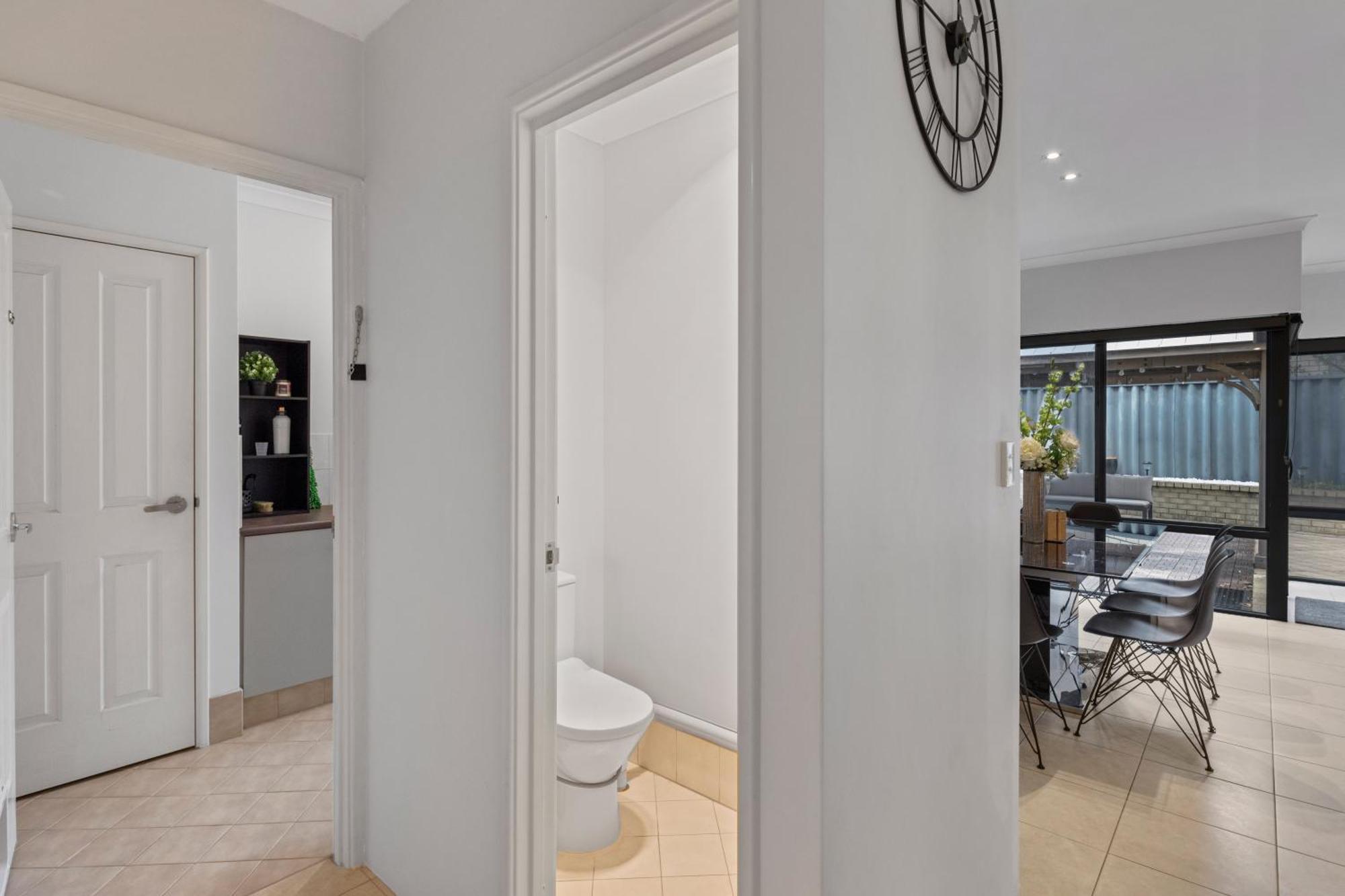 13 Family In Morley Sleeps 8 Comfortably