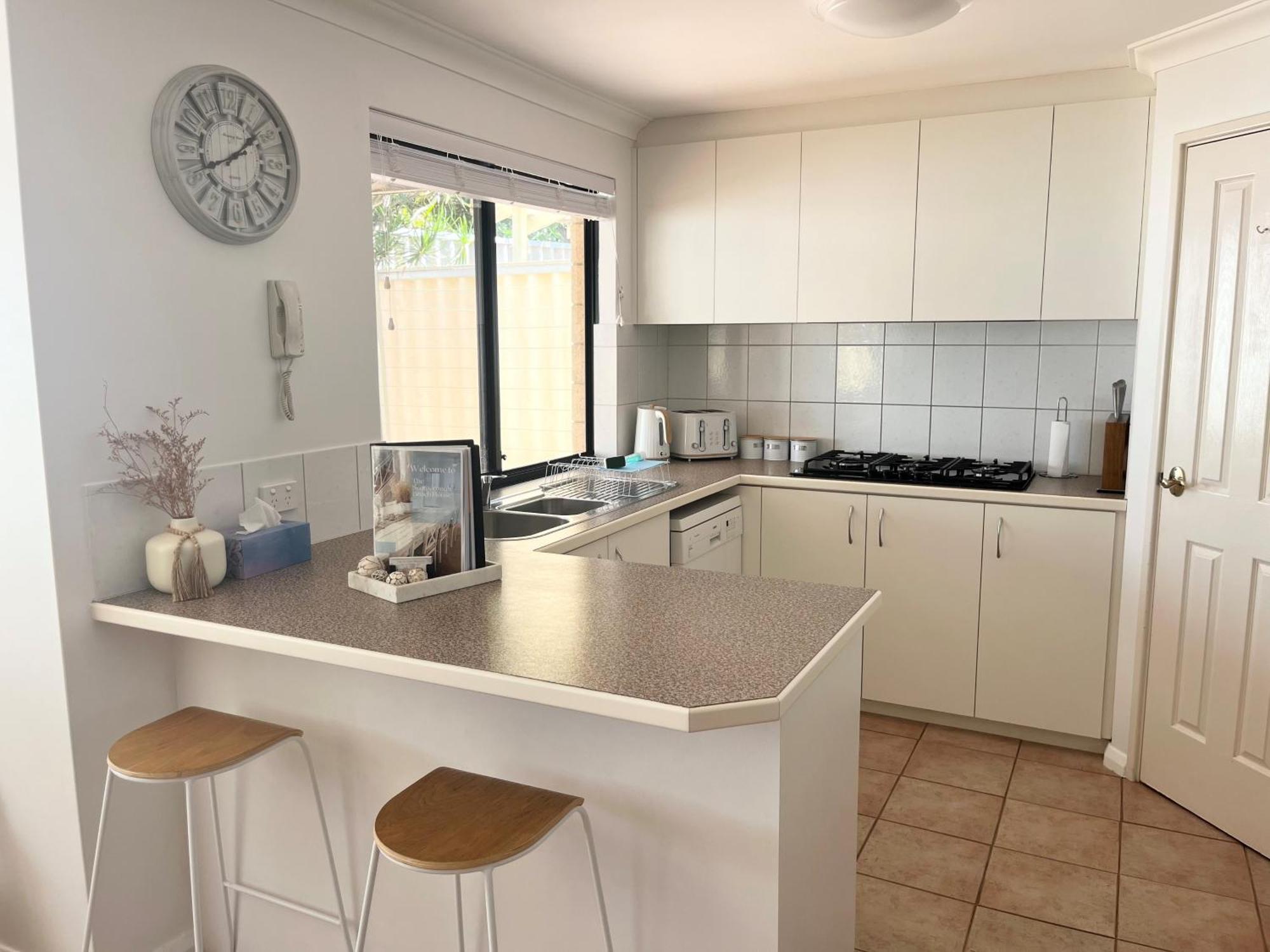 The Scarborough House - Walk To The Beach! Apartment