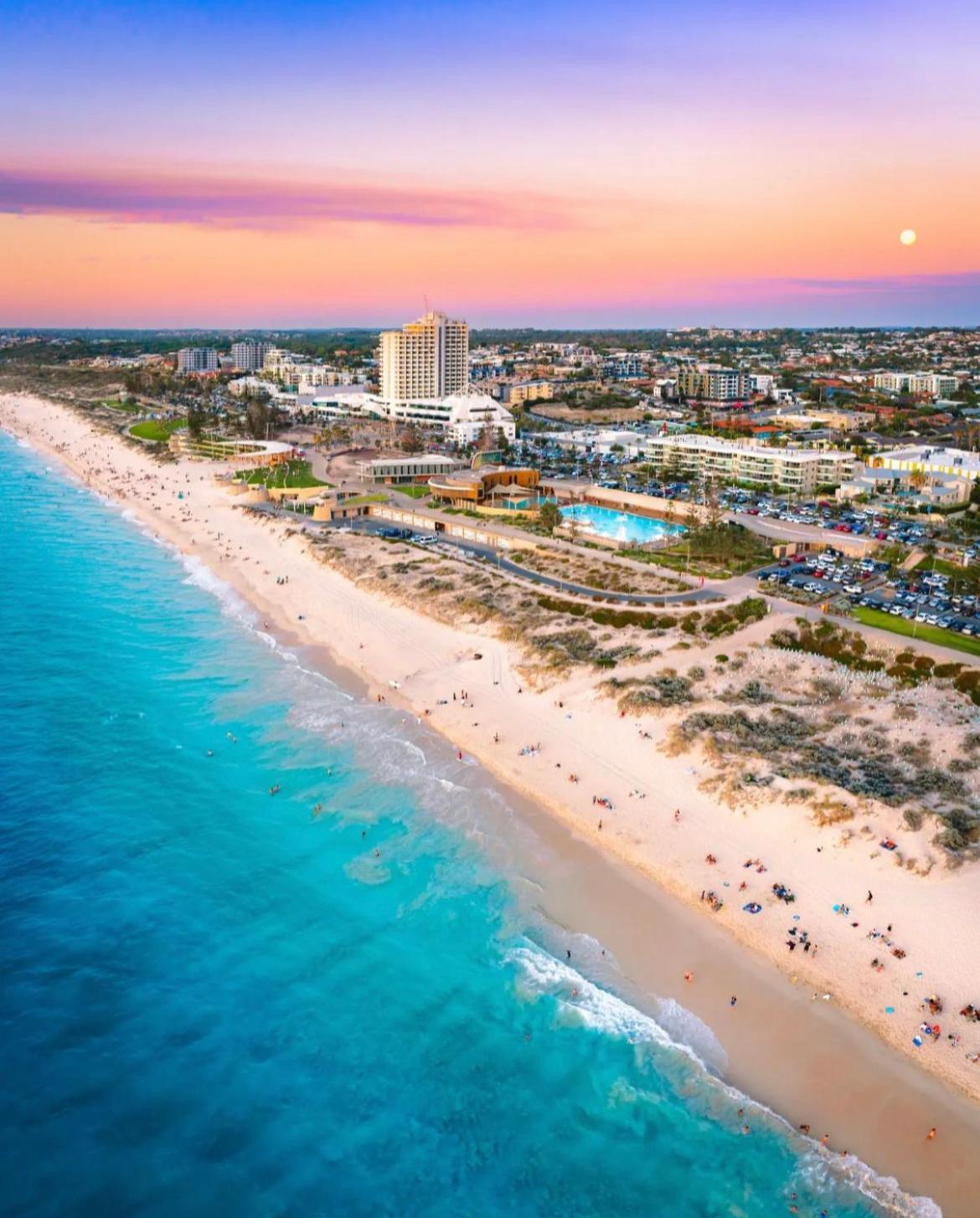 The Scarborough House - Walk To The Beach! Perth