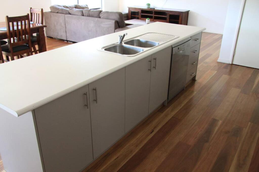 Southern River Family Accommodation. Free Wifi * Perth