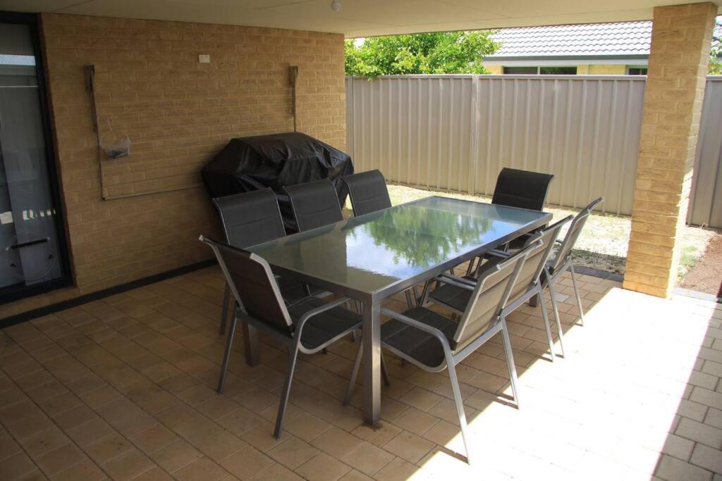 Southern River Family Accommodation. Free Wifi Holiday home *