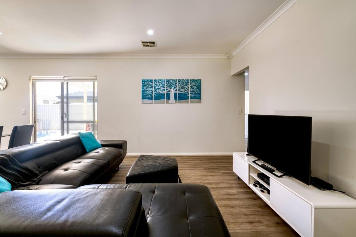 Belmont Beauty - Relaxing Poolside For Families * Perth