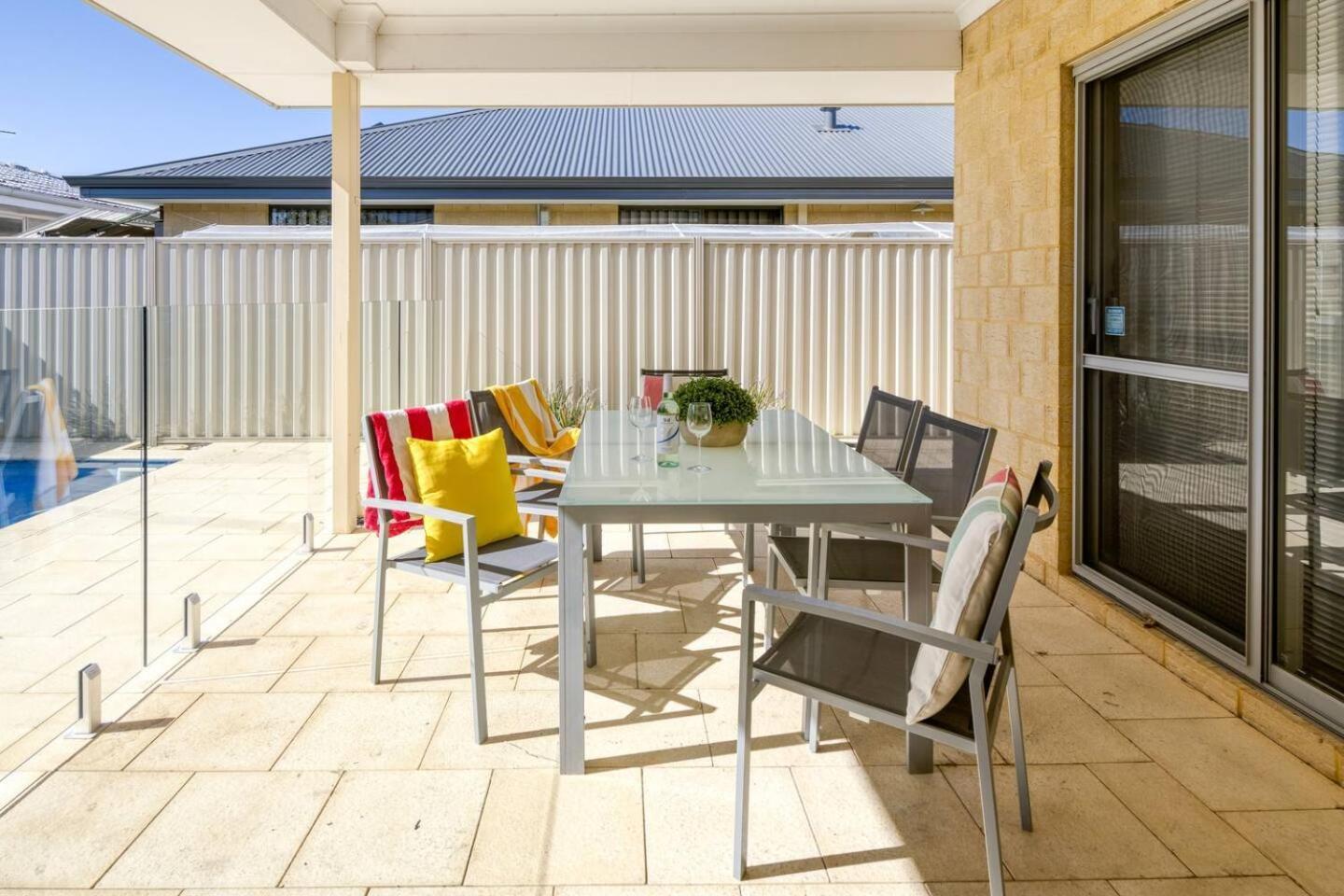 Villa Belmont Beauty - Relaxing Poolside For Families