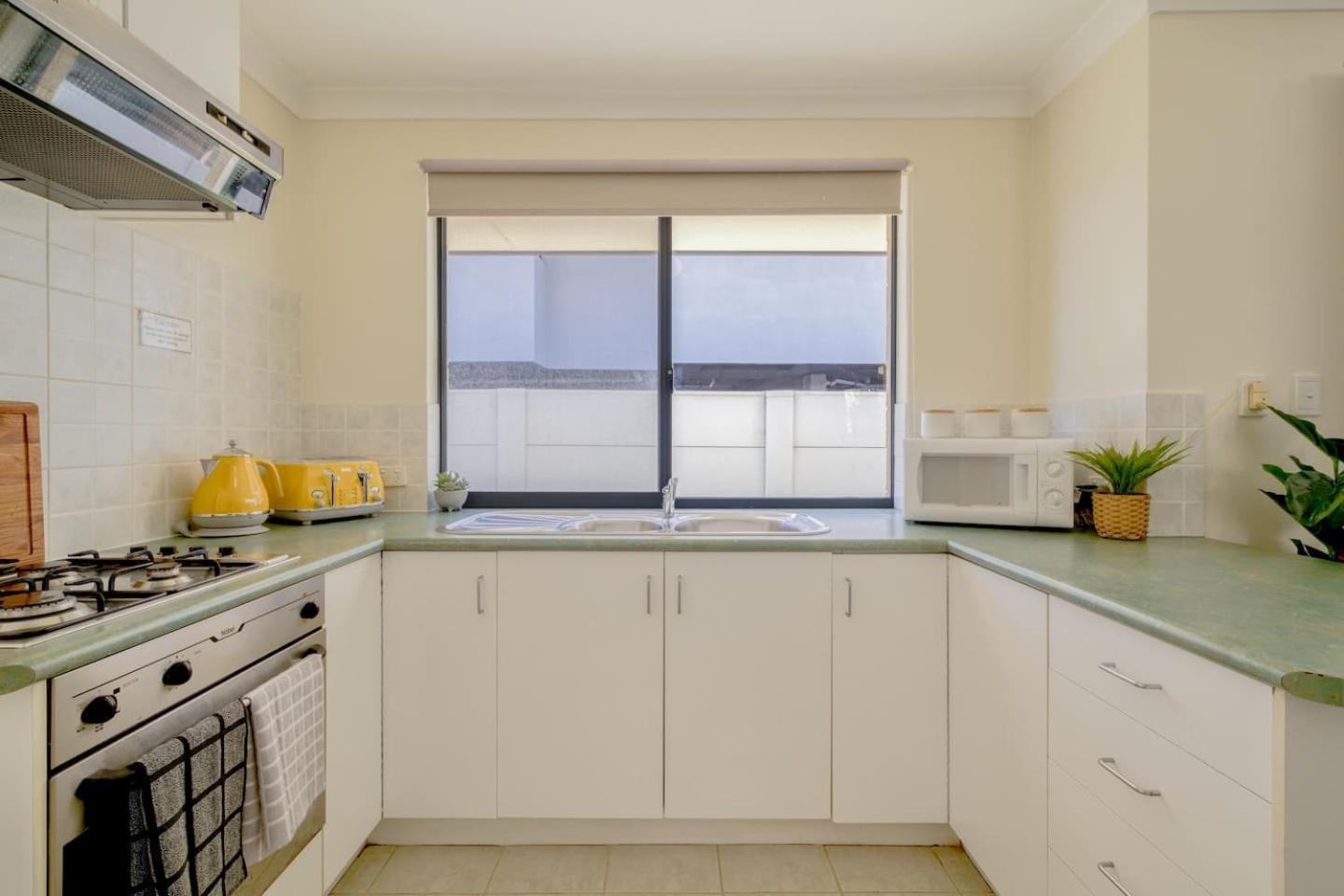 Holiday home Belmont Comfort - And Light-filled Perth