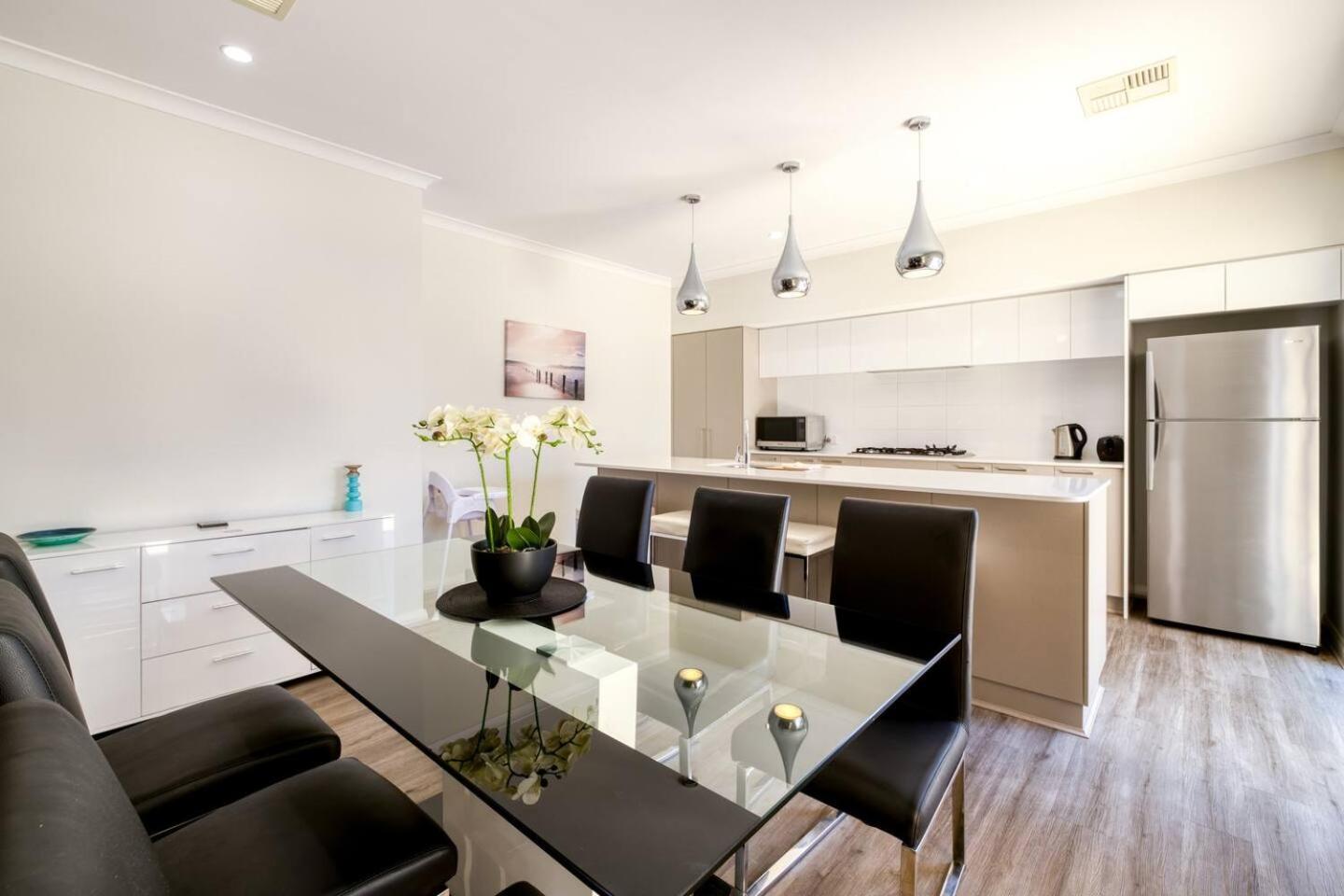 Villa Belmont Beauty - Relaxing Poolside For Families Perth