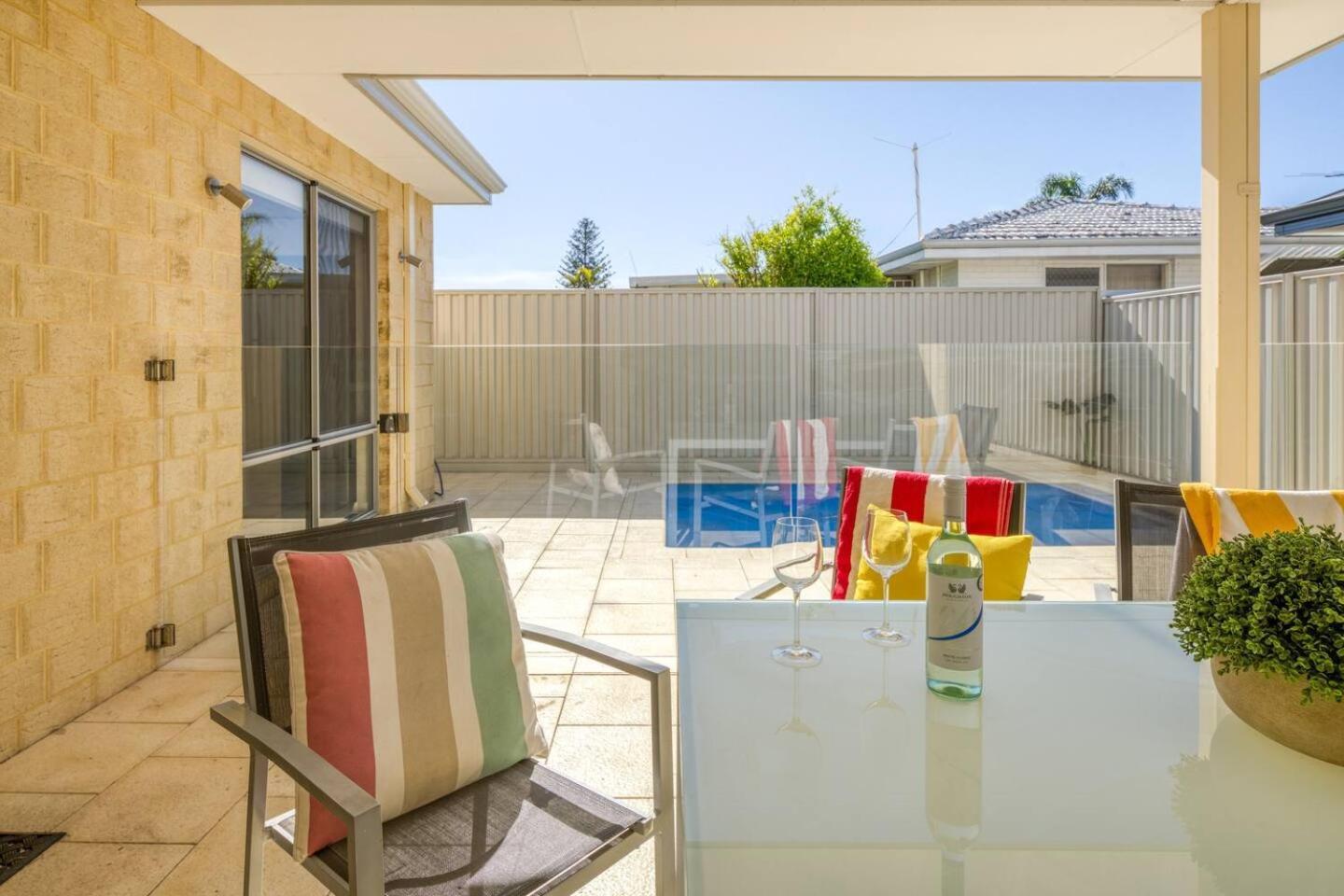 Belmont Beauty - Relaxing Poolside For Families Villa *