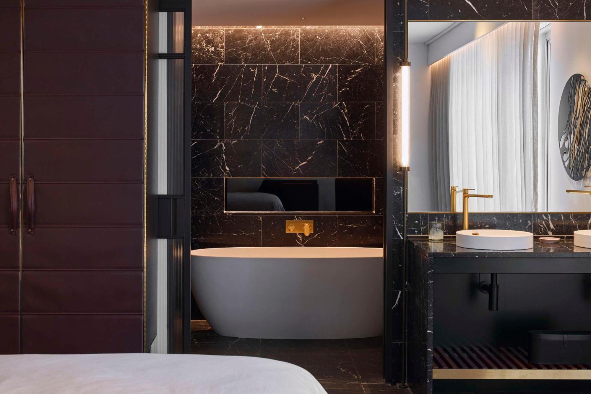 Qt Hotel Perth