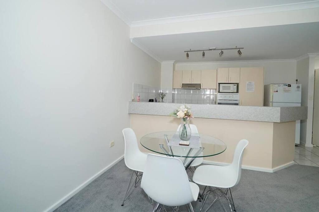 28 Northbridge Nest - 2br - Sleeps 4 - Superhog Verification Required *