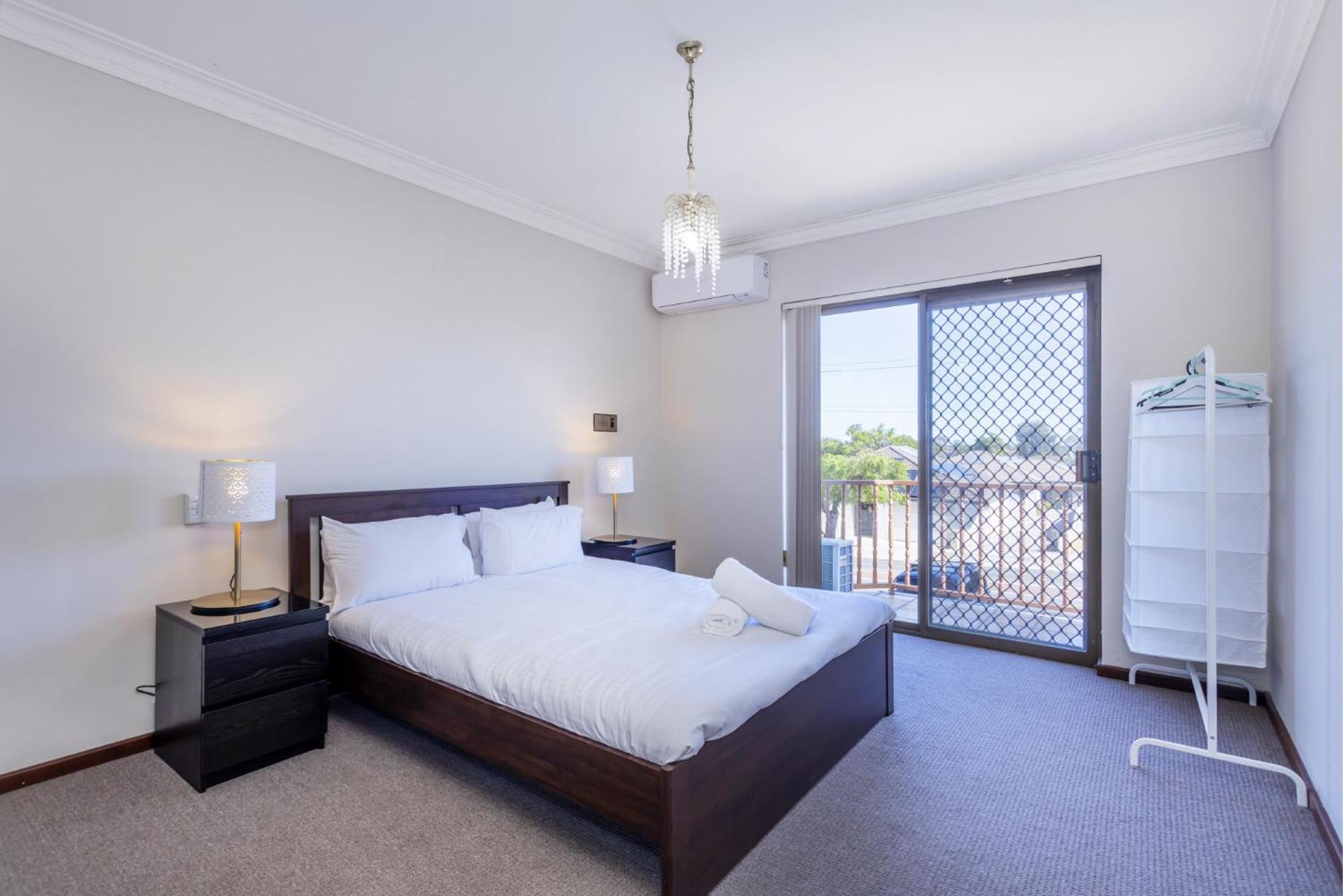 Spacious Family Retreat - Executive Escapes Perth