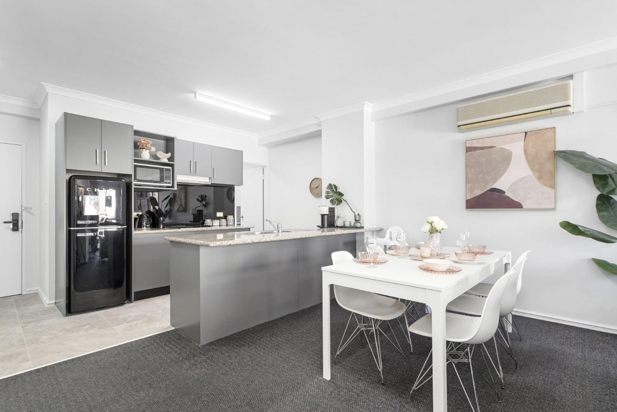 Apartment Living Retreat - Modern 2br In East *