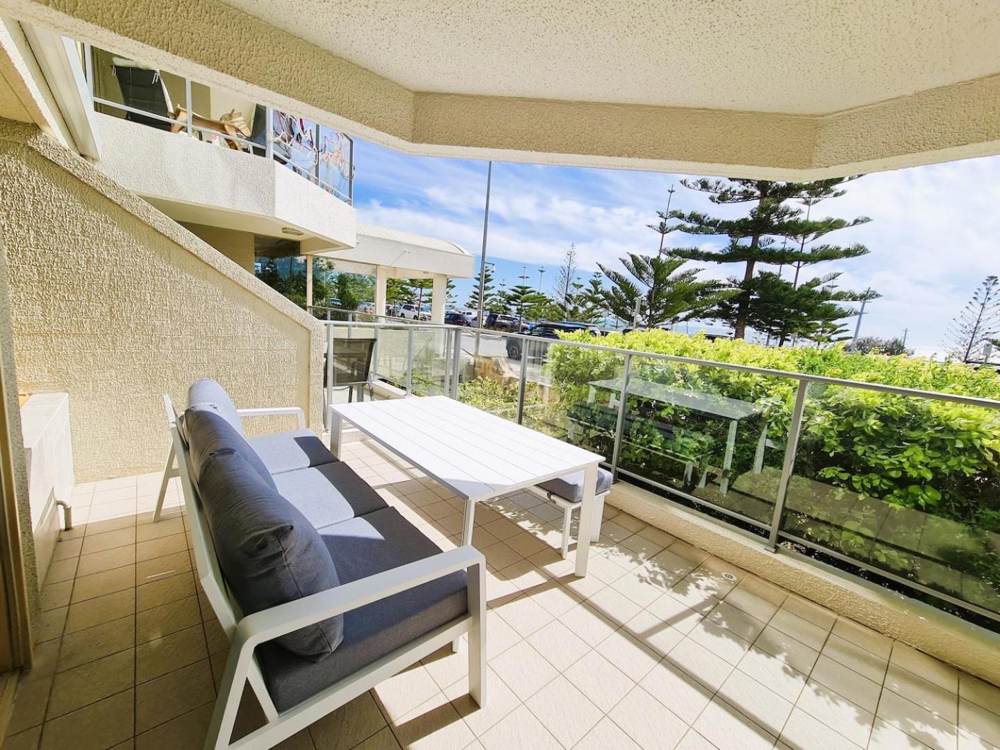 Apartment Clifton On Scarborough - Absolute Beachfront *