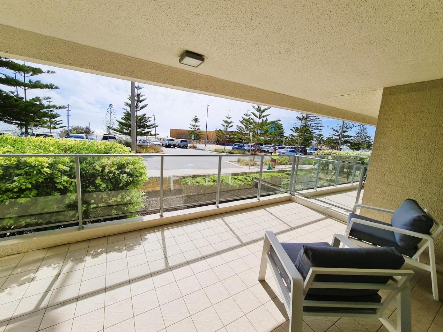 Clifton On Scarborough - Absolute Beachfront Perth