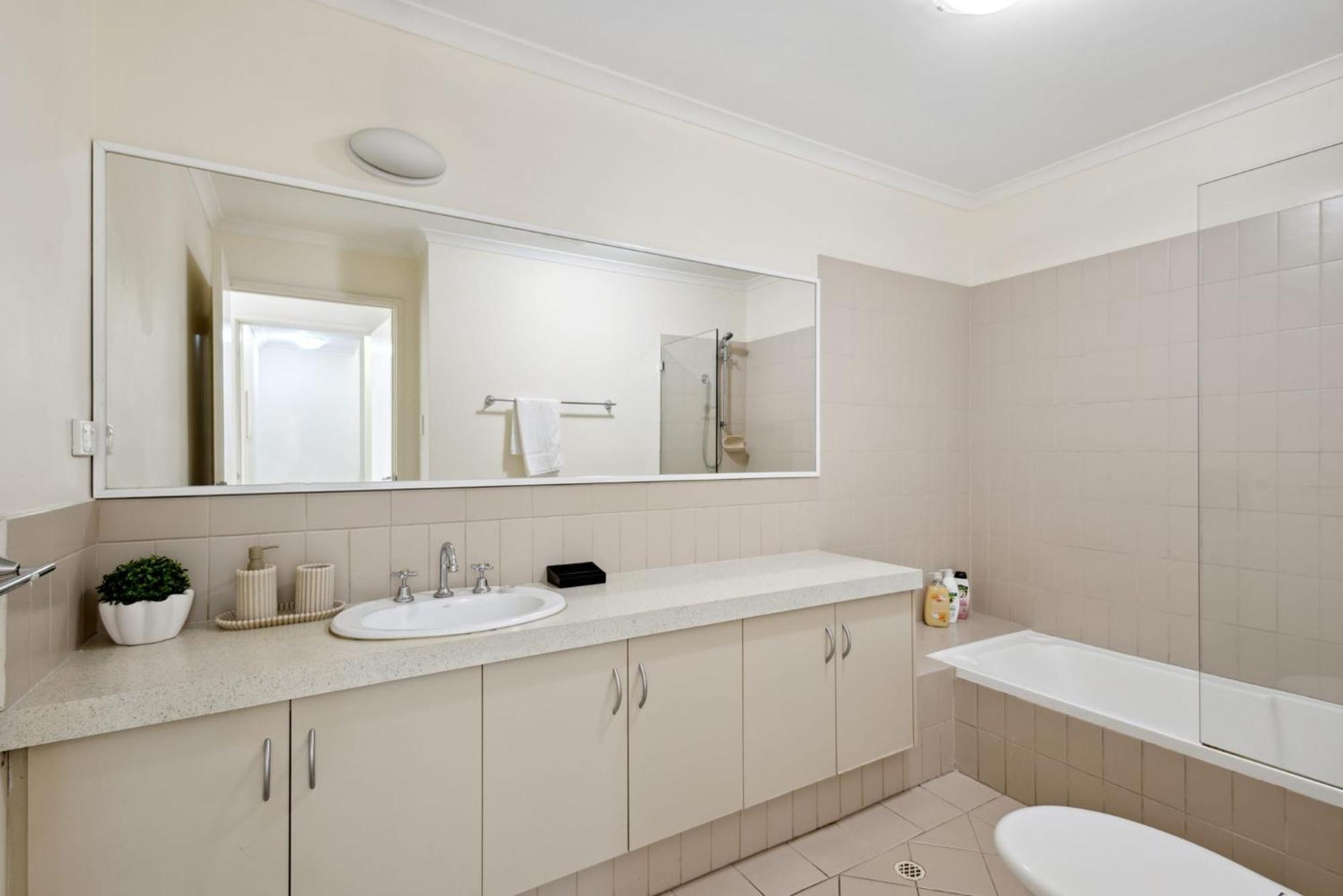 3bdr 2bth 1prk - Northbridge Townhouse Perth