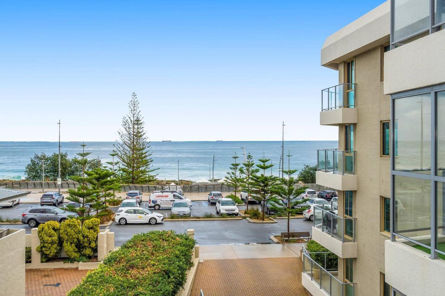 Apartment Sandcastles At The Outstanding Location! *
