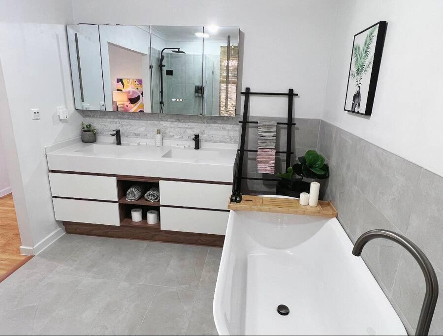 Edgewater Whole Holiday home *