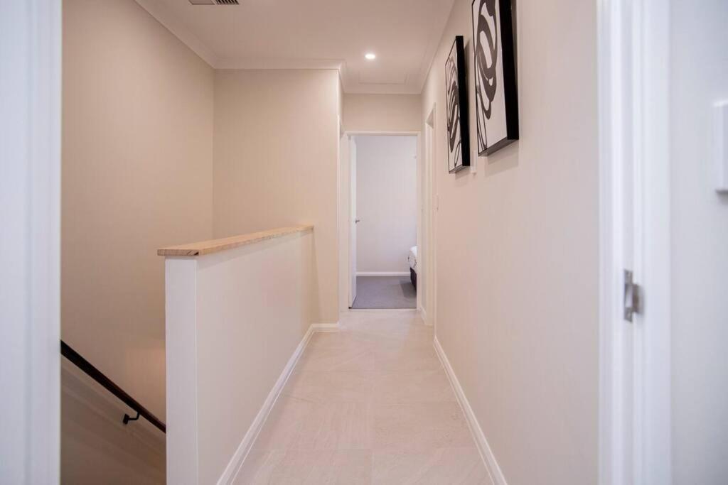 Holiday home Stunning Northbridge Townhouse W Off St Parking *