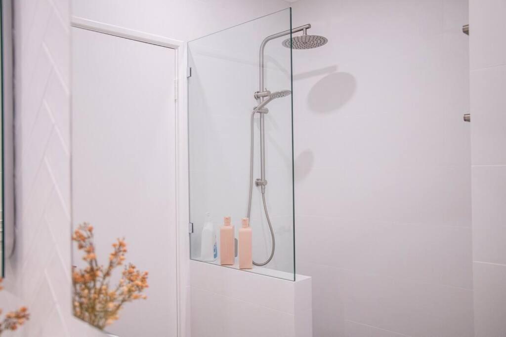 Stunning Northbridge Townhouse W Off St Parking Holiday home
