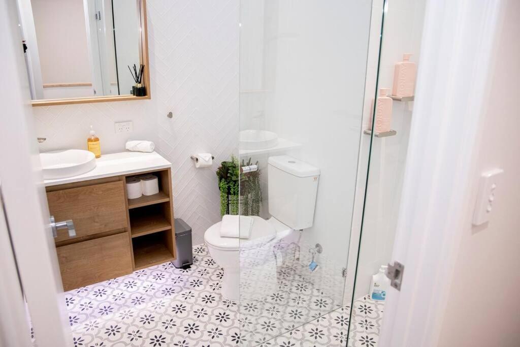 Stunning Northbridge Townhouse W Off St Parking Holiday home *