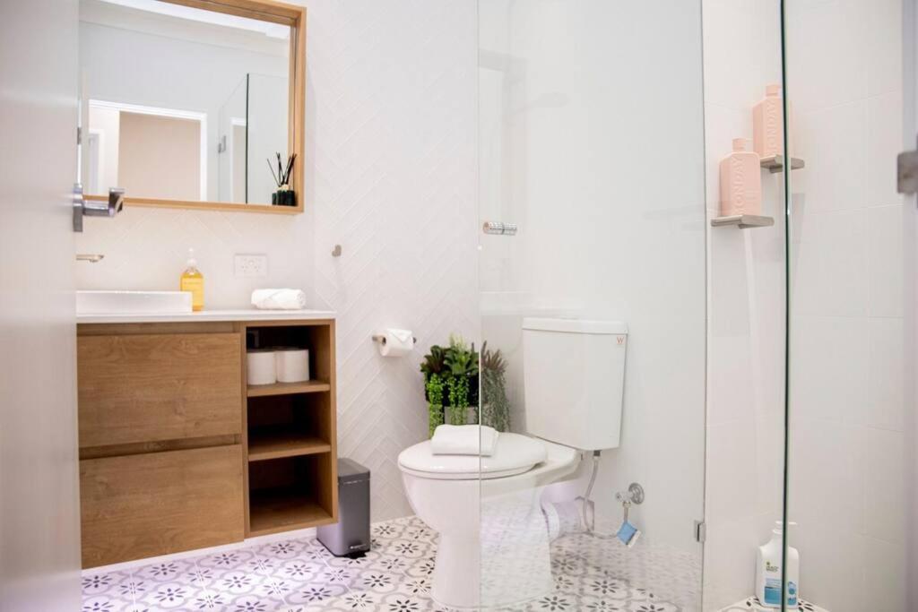 Stunning Northbridge Townhouse W Off St Parking Holiday home Perth