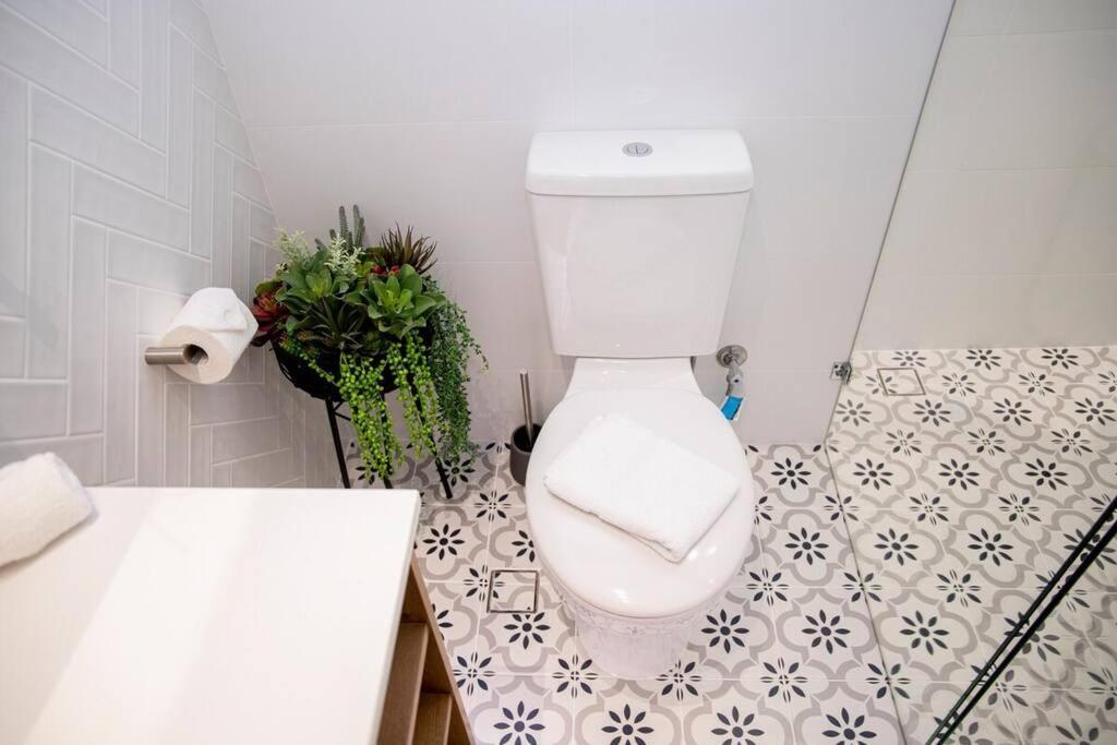 Stunning Northbridge Townhouse W Off St Parking