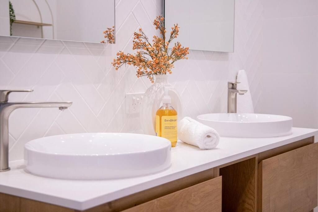 Stunning Northbridge Townhouse W Off St Parking * Perth