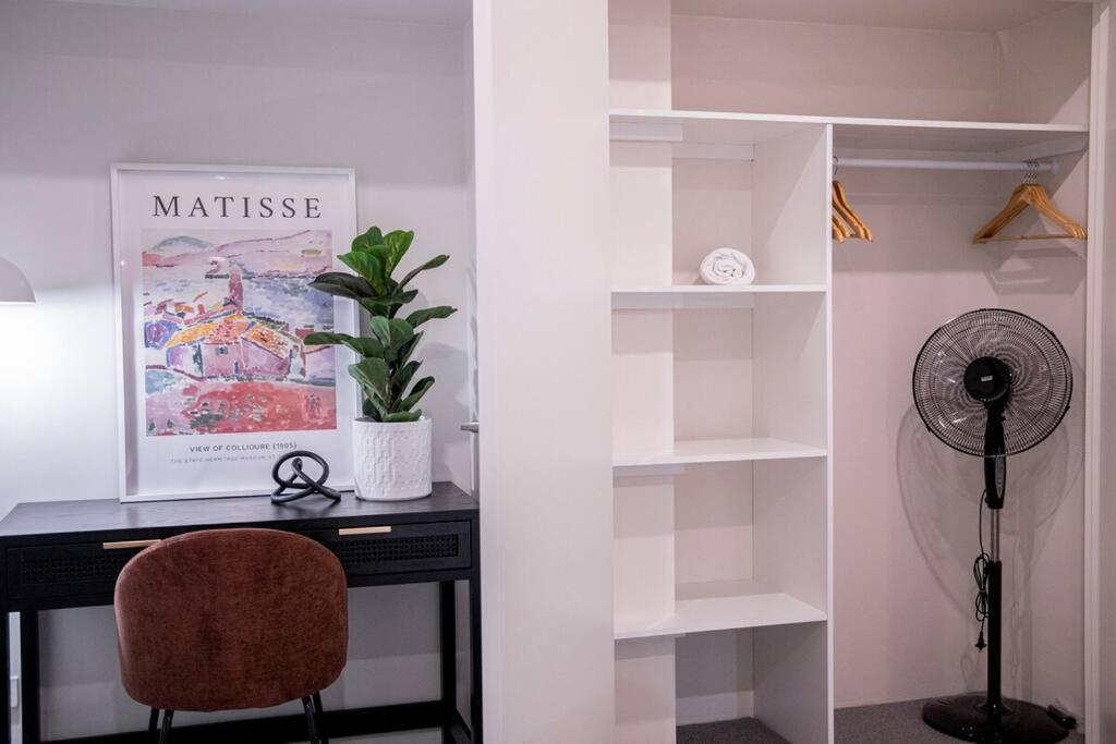 Stunning Northbridge Townhouse W Off St Parking Holiday home