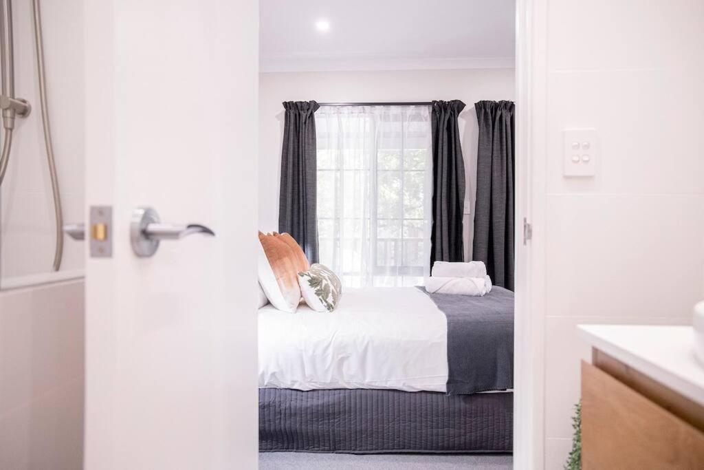 Stunning Northbridge Townhouse W Off St Parking * Perth