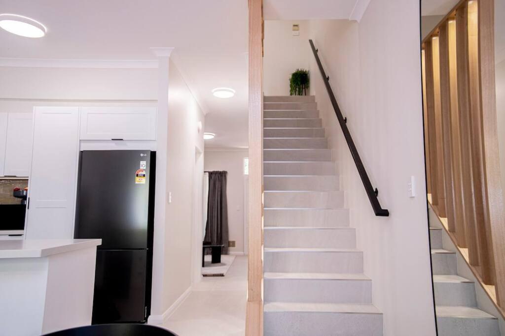 Stunning Northbridge Townhouse W Off St Parking Holiday home