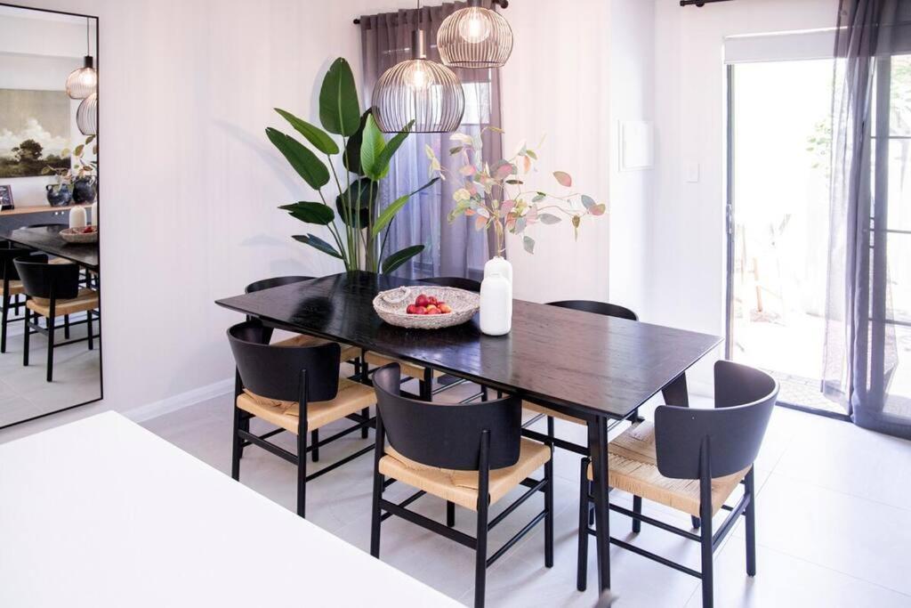 Stunning Northbridge Townhouse W Off St Parking