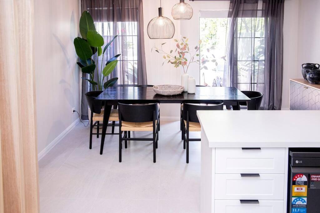 Stunning Northbridge Townhouse W Off St Parking Perth